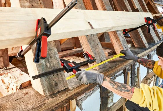 Bessey EHKM12 12 in. x 2-3/8 in. 100 lb. Clamping Force EHK One Handed Medium Trigger Clamp - Image 4