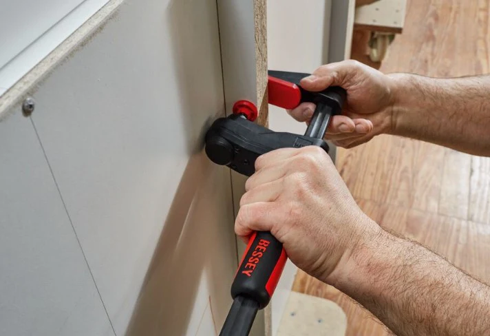 Bessey GK45 18 in. x 2-3/8 in. GearKlamp Bar Clamp - Image 6