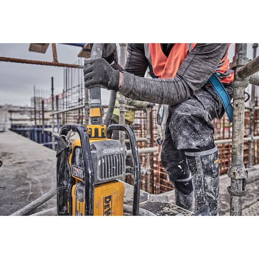 DEWALT DCPS320AG2 POWERSHIFT™ Concrete Vibrator Kit - Image 10