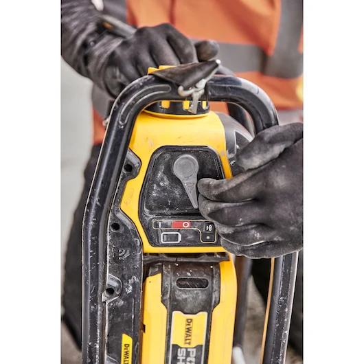 DEWALT DCPS320AG2 POWERSHIFT™ Concrete Vibrator Kit - Image 11