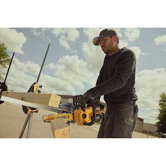 DEWALT DCCS621P1 20V MAX 12 in. Compact Brushless Chainsaw Kit - Image 8