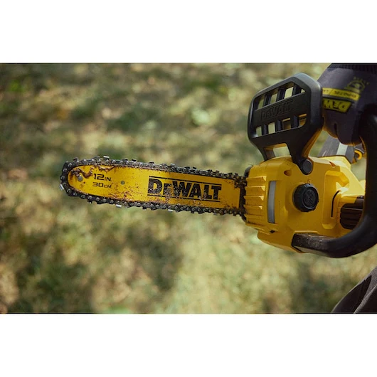 DEWALT DCCS621P1 20V MAX 12 in. Compact Brushless Chainsaw Kit - Image 9