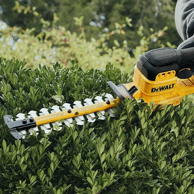 DeWalt DCHT823B 20V MAX* 8 in. Compact Hedge Trimmer (Tool Only) - Image 4