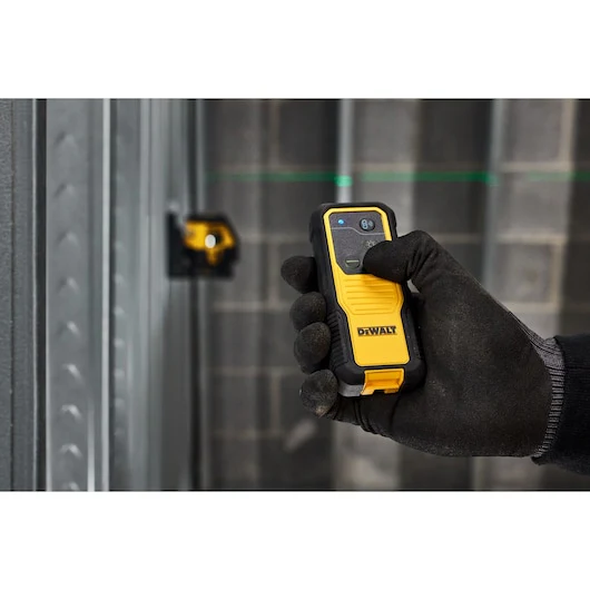 DEWALT DCLE14201GB Rechargeable Green Cross Line Laser Kit - Image 6