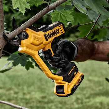 DeWalt DCPR320B 20V MAX 1-1/2 in. Cordless Pruner (Tool Only) - Image 4
