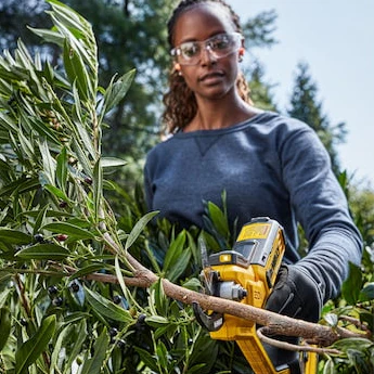 DeWalt DCPR320B 20V MAX 1-1/2 in. Cordless Pruner (Tool Only) - Image 8