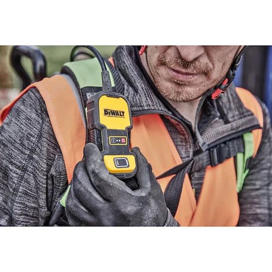 DEWALT DCPS310AG2 POWERSHIFT™ Backpack Concrete Vibrator Kit - Image 10