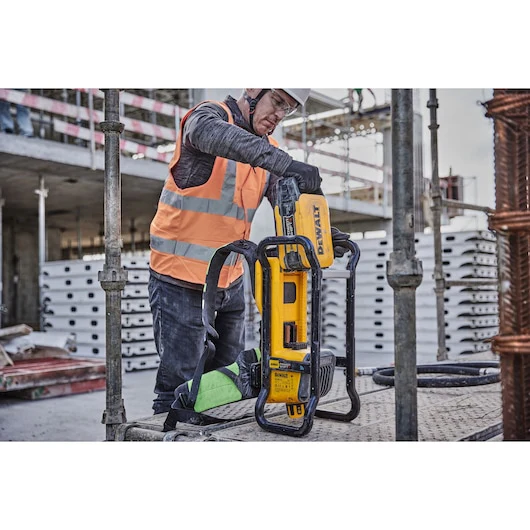 DEWALT DCPS310AG2 POWERSHIFT™ Backpack Concrete Vibrator Kit - Image 6