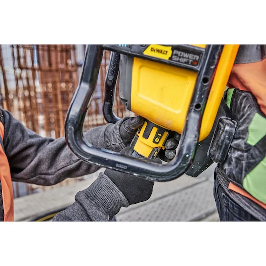 DEWALT DCPS310AG2 POWERSHIFT™ Backpack Concrete Vibrator Kit - Image 9