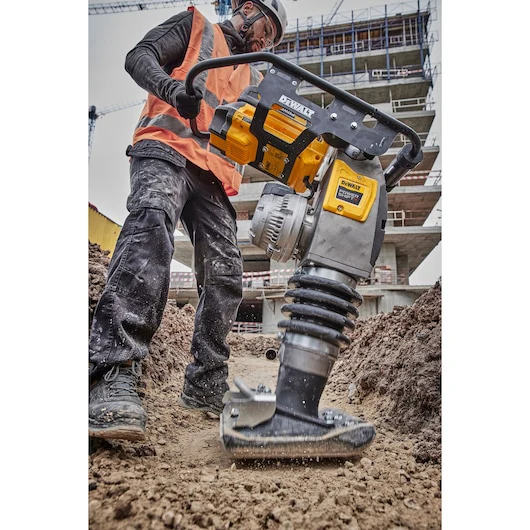 DEWALT DCPS660AG2 60V POWERSHIFT 60KG RAMMER KIT - Image 8