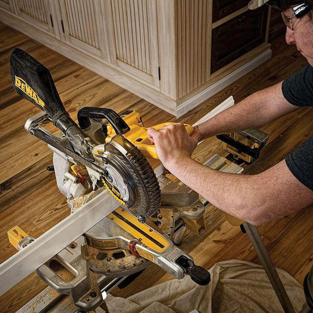 DeWalt DCS361B 7-1/4 in 20 V Lithium-Ion Cordless Sliding Miter Saw (Tool Only) - Image 7