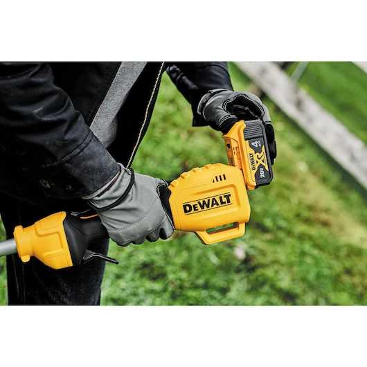 DEWALT DCST925M1 20V MAX 13 in. Cordless String Trimmer Kit - Image 6