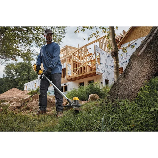 DEWALT DCST925M1 20V MAX 13 in. Cordless String Trimmer Kit - Image 8