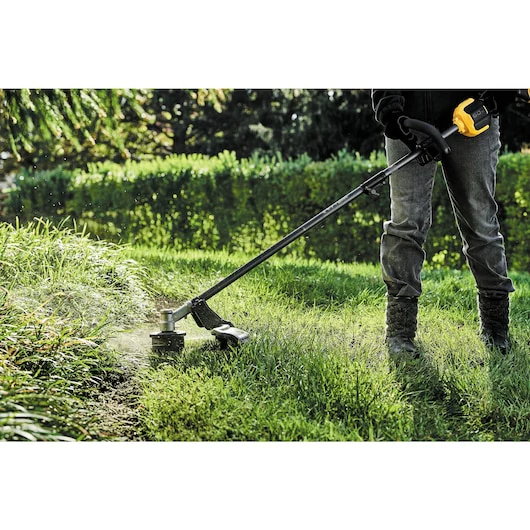 DeWalt DCST972X1 60V MAX Lithium-Ion 17" Cordless Brushless Attachment Capable String Trimmer Kit - Image 10