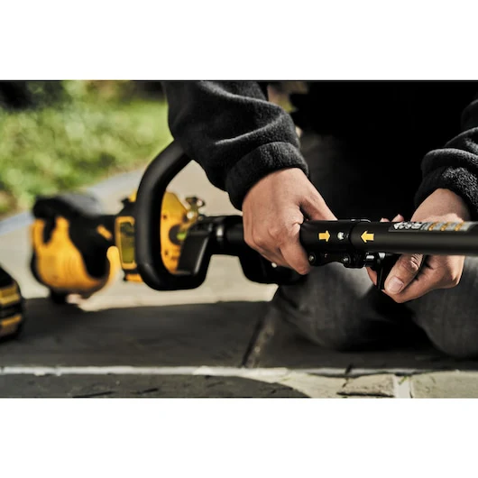 DeWalt DCST972X1 60V MAX Lithium-Ion 17" Cordless Brushless Attachment Capable String Trimmer Kit - Image 16