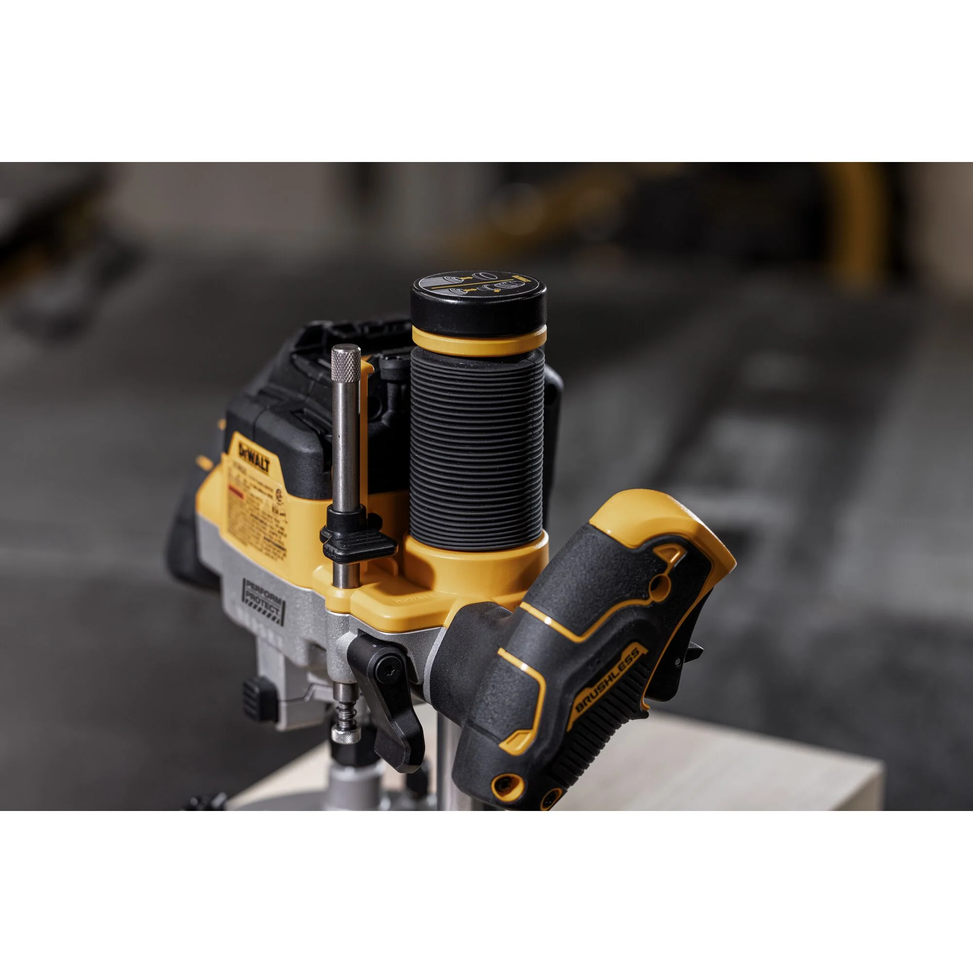 DeWalt DCW620B 20V MAX* XR 2-1/4 Peak HP Plunge Router (Tool Only) - Image 13