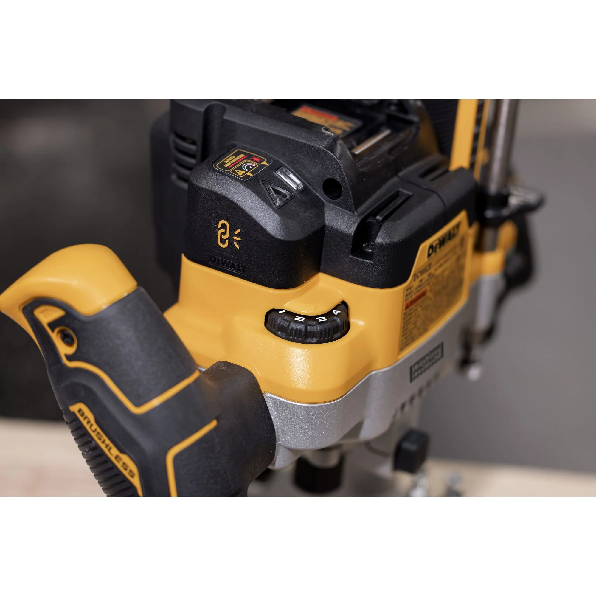 DeWalt DCW620B 20V MAX* XR 2-1/4 Peak HP Plunge Router (Tool Only) - Image 19