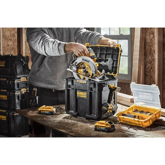 DeWalt DWST08035 TOUGHSYSTEM® 2.0 5.3 gal 255 mm Deep Compact Tool Box - Image 10