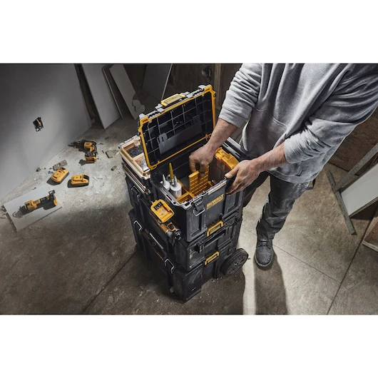 DeWalt DWST08035 TOUGHSYSTEM® 2.0 5.3 gal 255 mm Deep Compact Tool Box - Image 11
