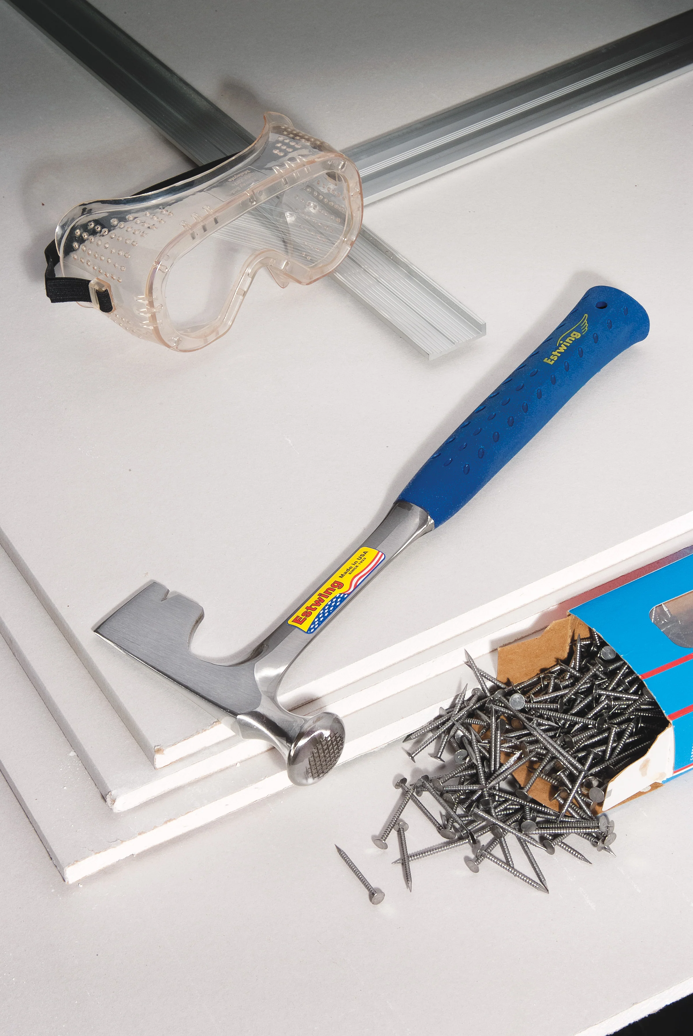 Estwing E3-11 14 oz. Crowned and Scored Face Drywall Hammer - Image 3