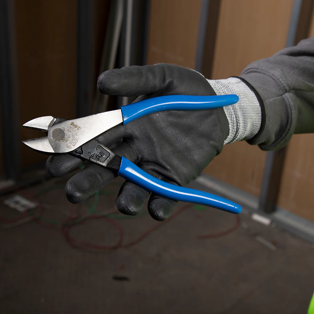 Klein D2000-48 Diagonal Cutting Pliers Angled Head 8 in. - Image 3