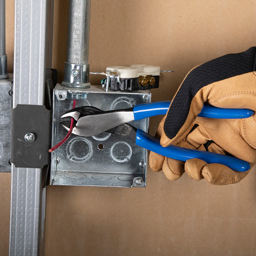 Klein D2000-48 Diagonal Cutting Pliers Angled Head 8 in. - Image 4
