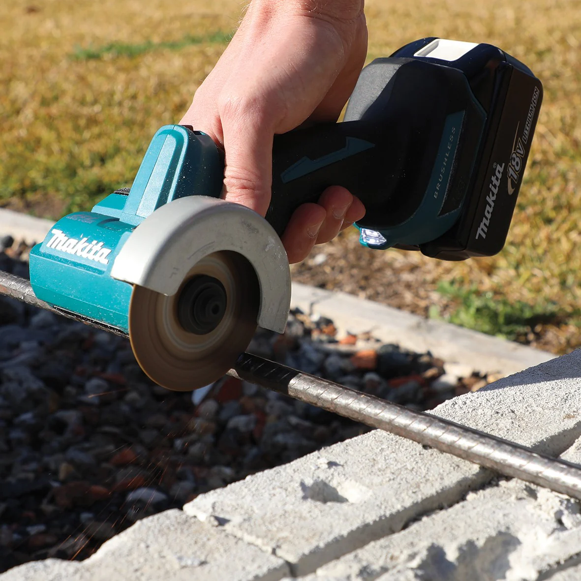 Makita DMC300Z 18V LXT® Brushless 3 in. Compact Cut-Off Saw (Tool Only) - Image 5