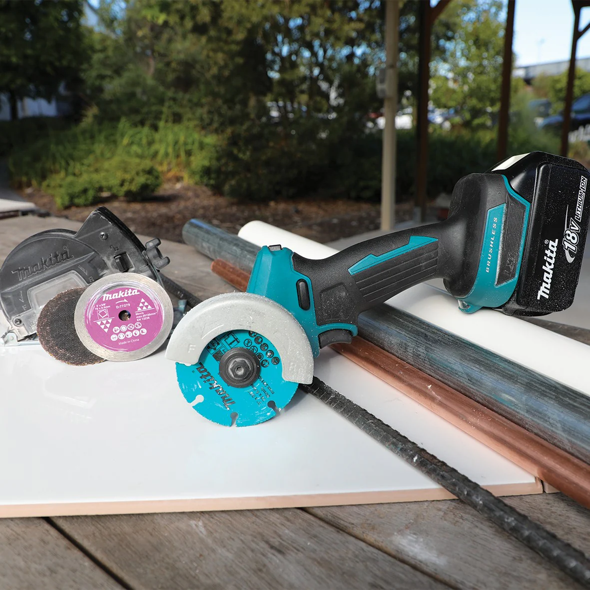 Makita DMC300Z 18V LXT® Brushless 3 in. Compact Cut-Off Saw (Tool Only) - Image 9