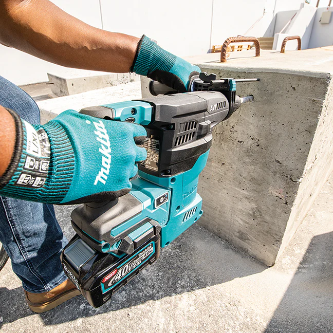 MAKITA HR008GM202 40V Max XGT
Brushless 1-3/16 in. Rotary Hammer SDS-PLUS Kit with AWS (4.0Ahx2) - Image 3