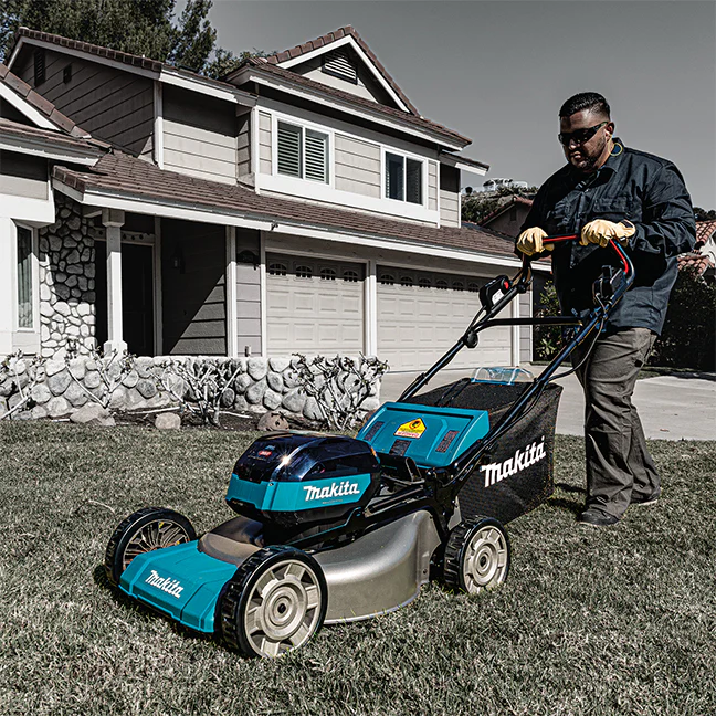 Makita
  LM002GT201 40V MAX XGT Brushless 21 in. Self Propelled STEEL DECK Lawn Mower
  Kit (5.0Ah x - Image 3