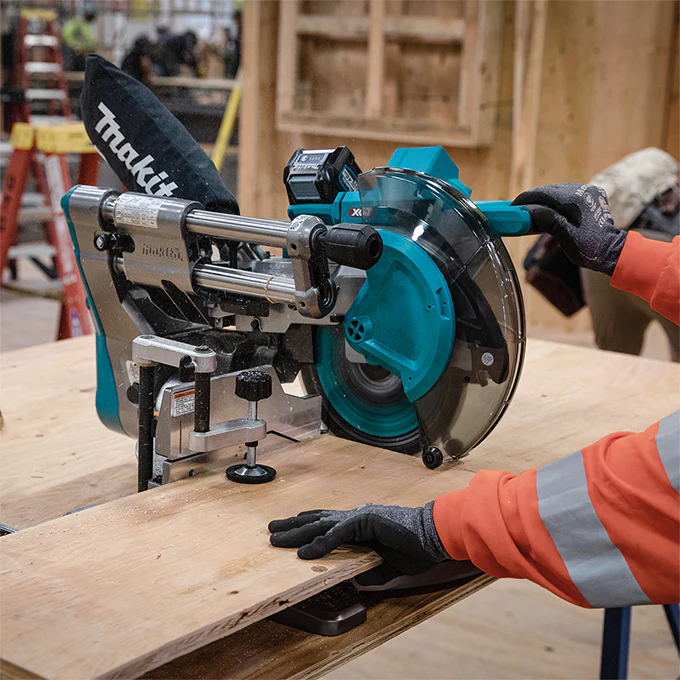 MAKITA LS004GM102 40V Max
XGT 10 in. Dual Compound Mitre Saw Kit
with AWS (4.0Ah x1) - Image 3
