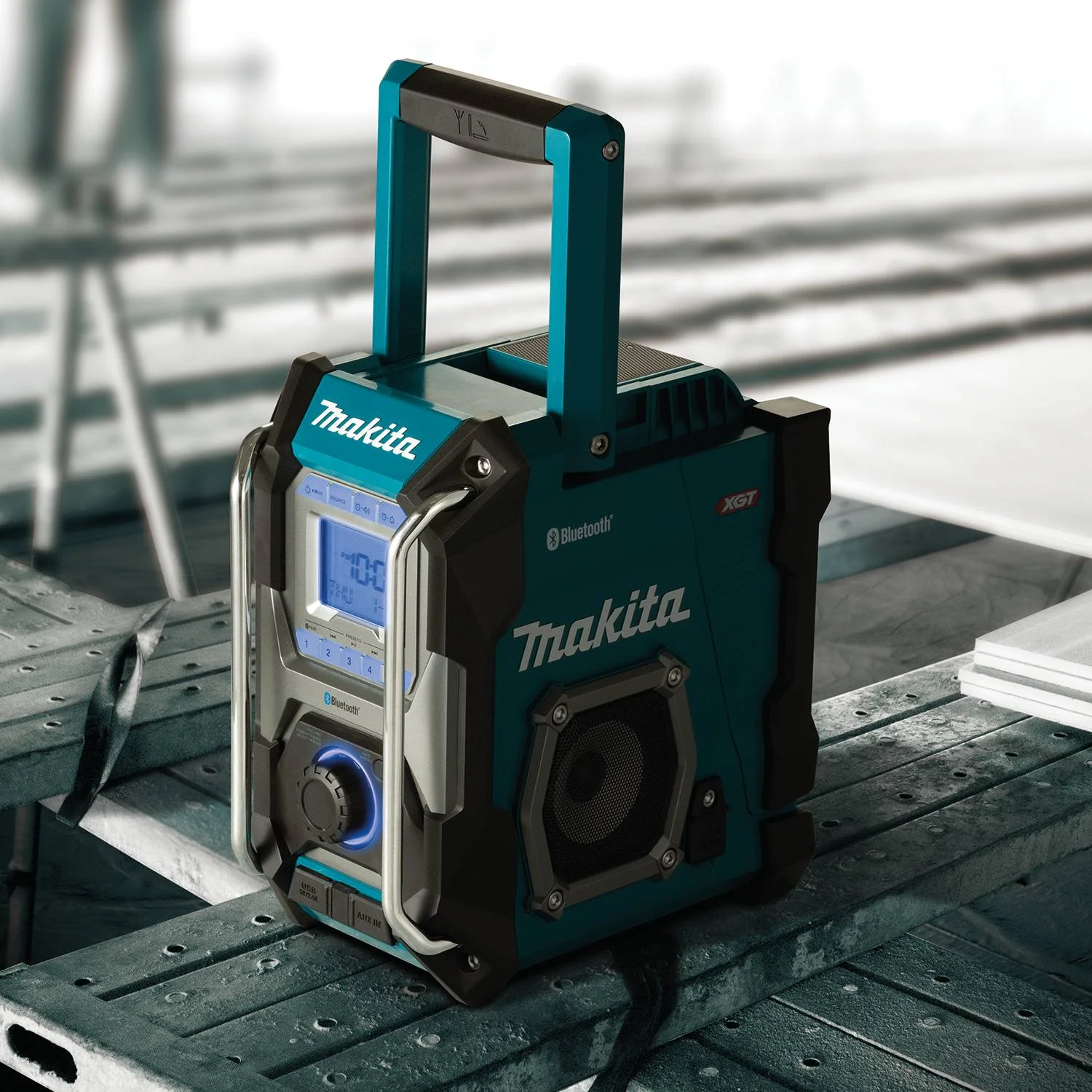 MAKITA MR002G 12/18/40V Jobsite
Radio w/Bluetooth & USB, Tool Only - Image 2