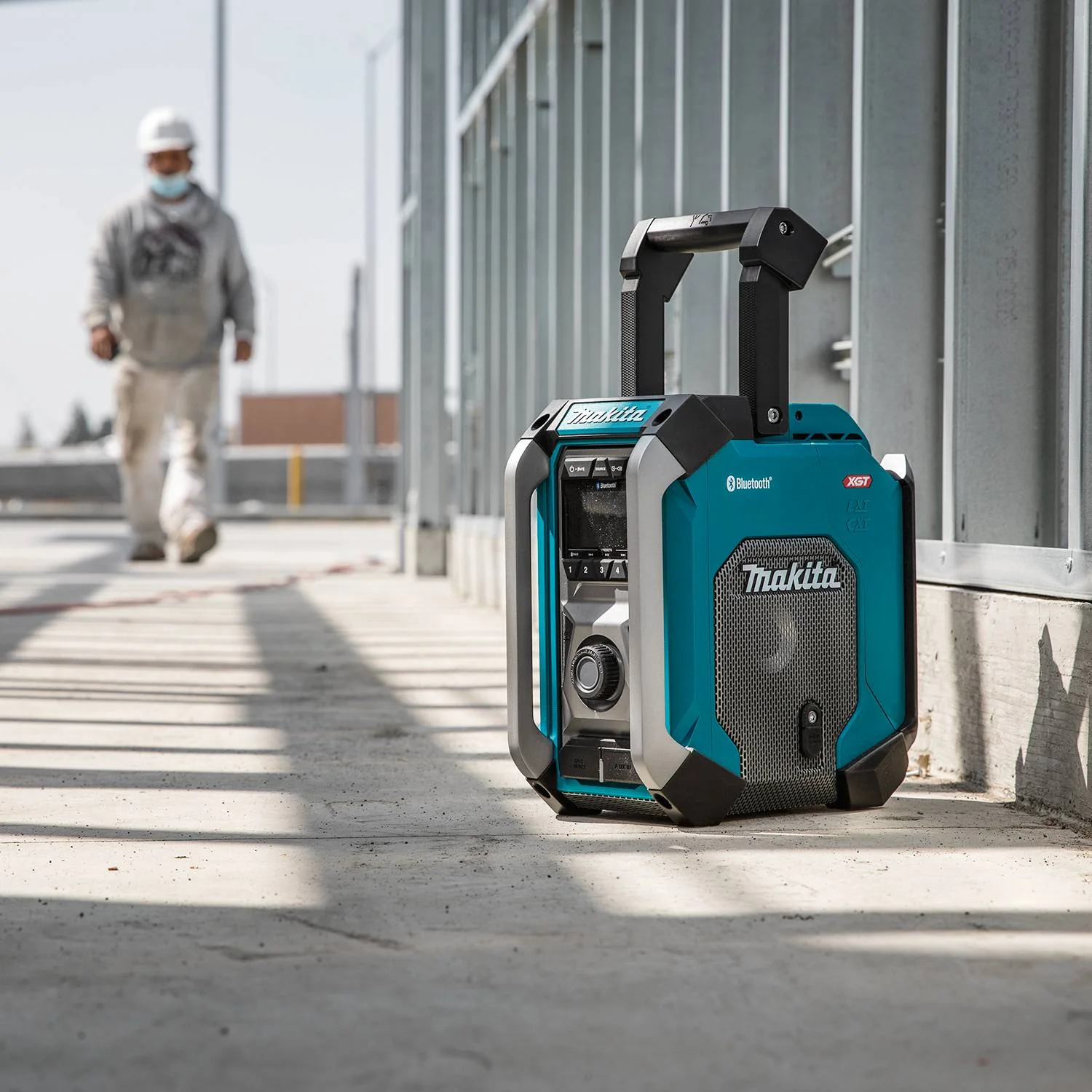 MAKITA MR006G 12/18/40V Jobsite
Radio w/Bluetooth & USB, Tool Only - Image 2