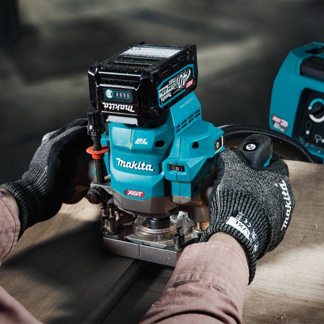 MAKITA RP001GZ01 40V Max XGT BL
1/2 in. Plunge Router w/AWS, Tool Only - Image 11