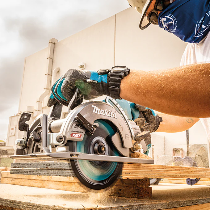 Makita RS001GM101 40V Max XGT
  Brushless 7-1/4 in. Circular Saw Kit (1 x 4.0 Ah) - Image 3