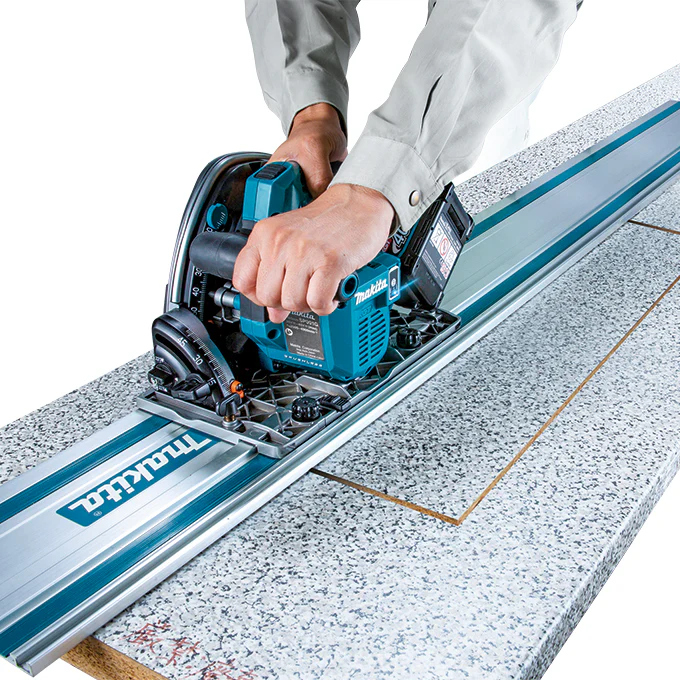 MAKITA SP001GZ02 40V Max XGT
Brushless Plunge Cut Circular Saw w/AWS, Tool Only - Image 2