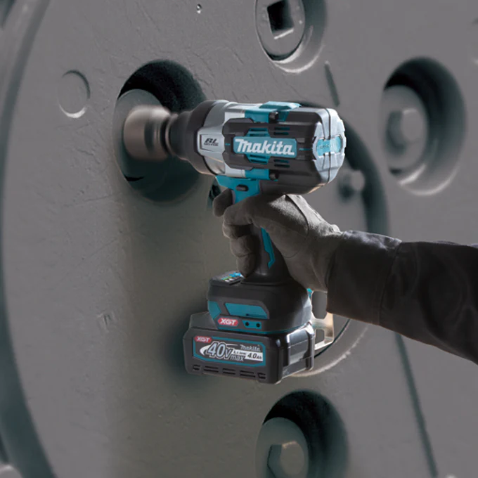 MAKITA TW001GM102 40V Max XGT
Brushless 3/4 in. Impact Wrench Kit with Friction Ring (4.0Ah x1) - Image 4