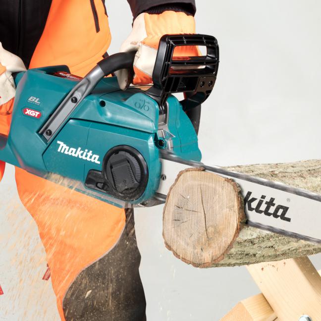 MAKITA UC016GT101 40V Max XGT
Brushless 16 in. Rear Handle Chainsaw Kit (5.0Ah x1) - Image 5
