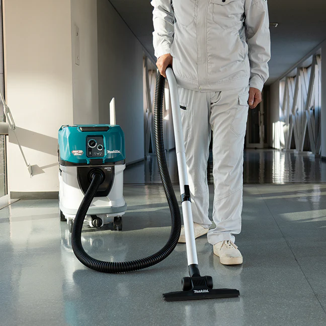 MAKITA
  VC007GLZ02 80V(40Vx2)max XGT Brushless 40 L Wet/Dry Vacuum Cleaner, Tool Only - Image 2