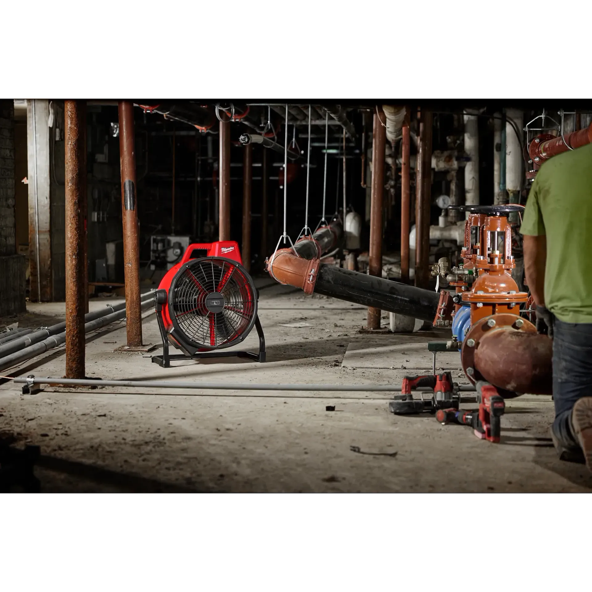 Milwaukee 0821-20 18 in. Hybrid Cordless Fan - Image 9