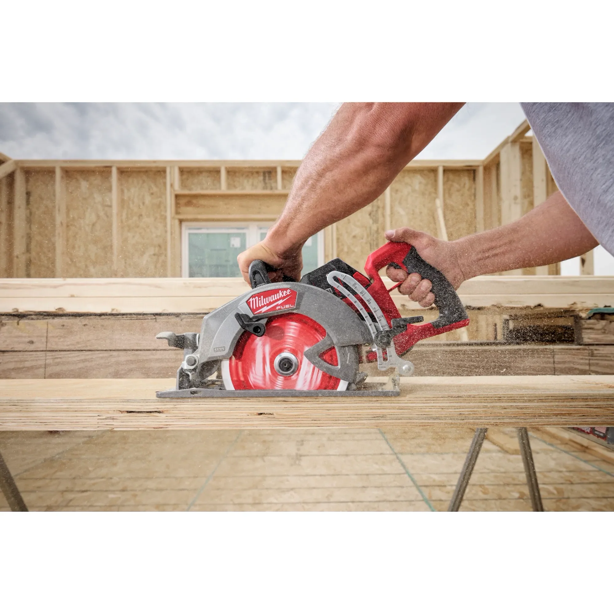 Milwaukee 2930-21Hd Gen2 M18 FUEL 7-1/4 in. Rear Handle Circular Saw Kit (1 x 12.0 Ah) - Image 3