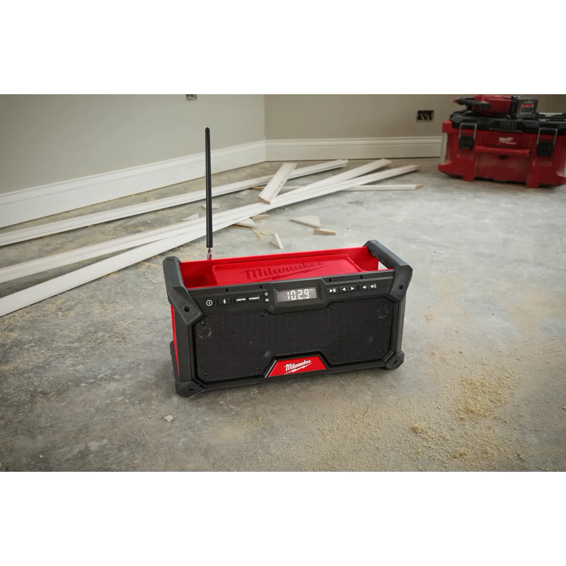 Milwaukee M18 18-Volt Lithium-Ion Cordless Jobsite Radio - Image 9