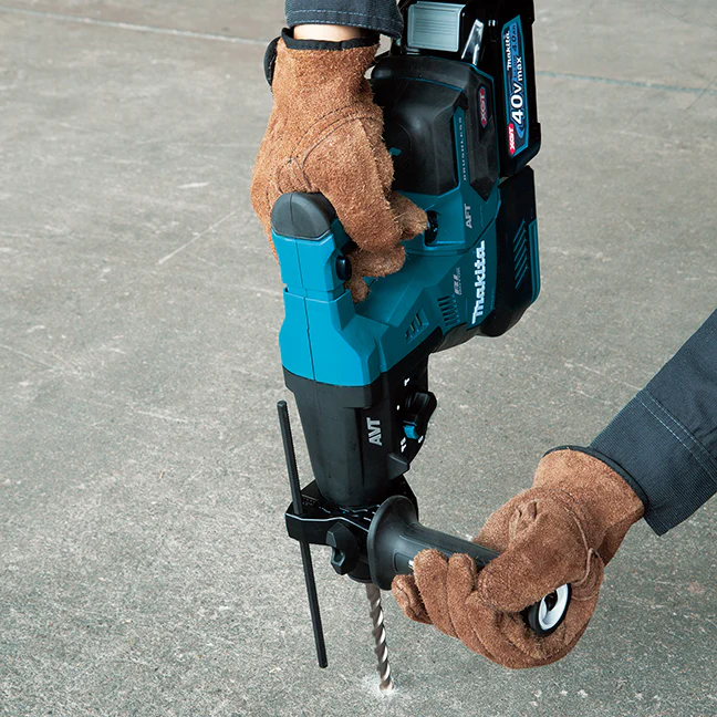 MAKITA HR001GZ 40V Max XGT
Brushless 1-1/8 in. Rotary Hammer SDS-PLUS with AWS (Tool Only) - Image 4