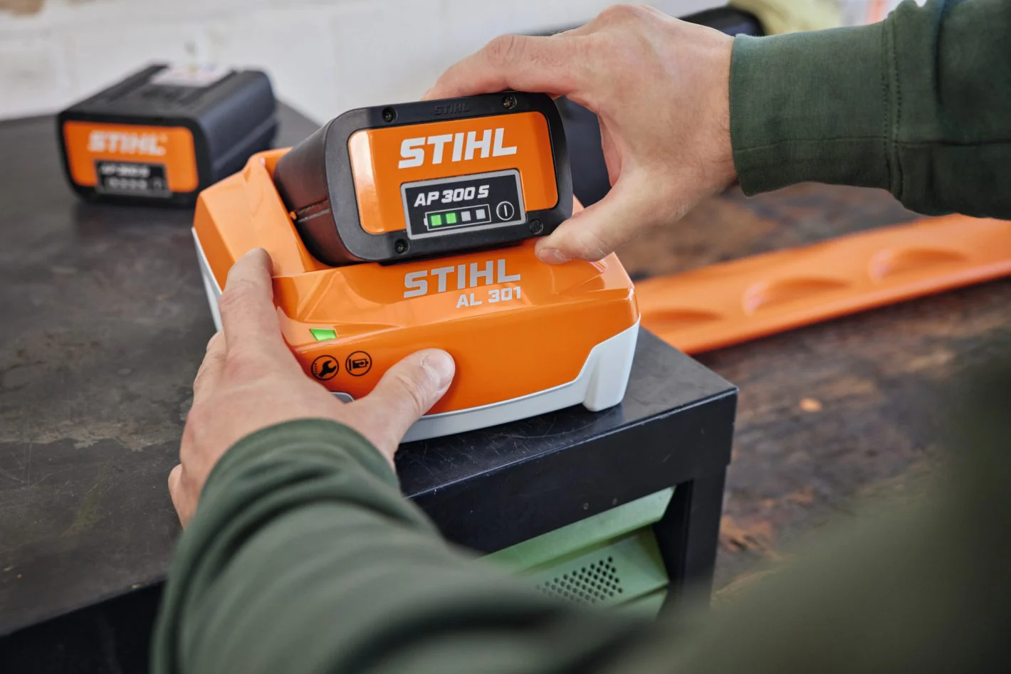 STIHL EA094305506 AL301 High Speed Battery Charger - Image 3